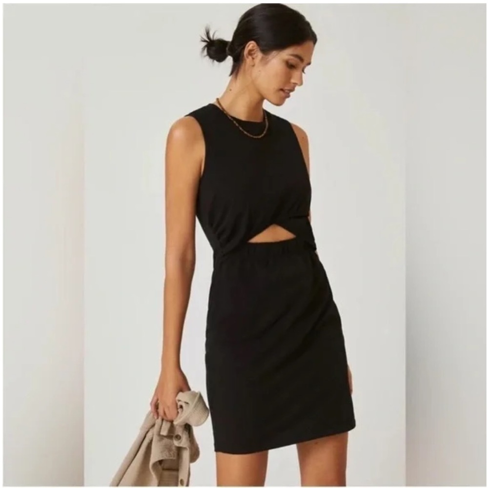 Black Sleeveless Dress
